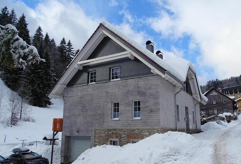 بنسيون Villa Jana