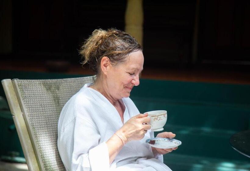 مبيت وإفطار Laluna Eco Resort Pvt Ltd