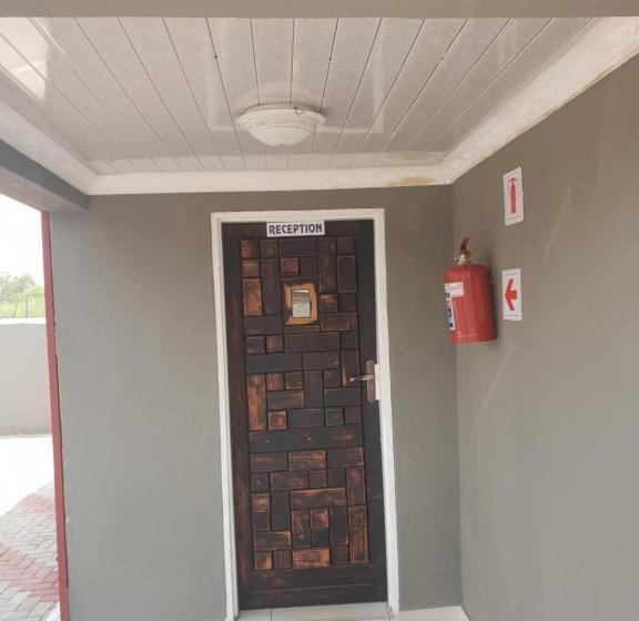 تختخواب و صبحانه Mathlyn Guesthouse Gaborone