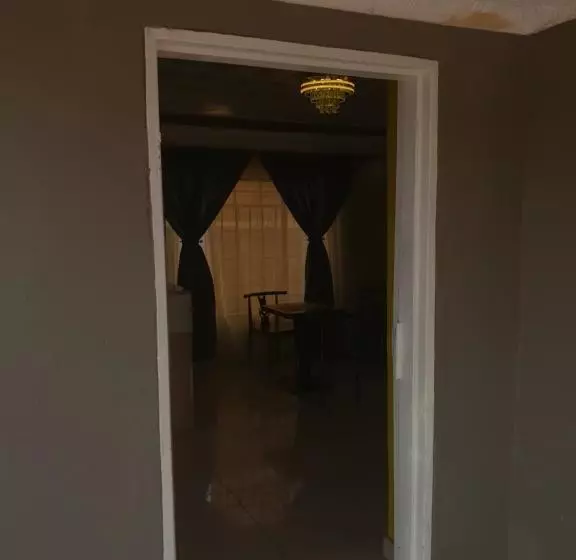 تختخواب و صبحانه Mathlyn Guesthouse Gaborone