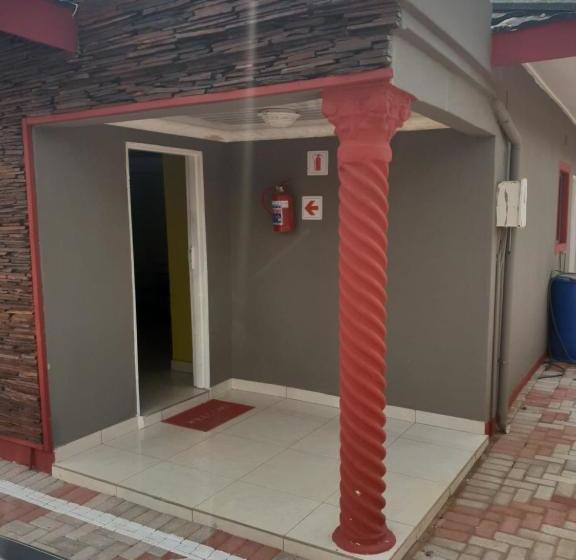 تختخواب و صبحانه Mathlyn Guesthouse Gaborone