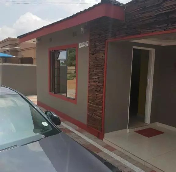 تختخواب و صبحانه Mathlyn Guesthouse Gaborone
