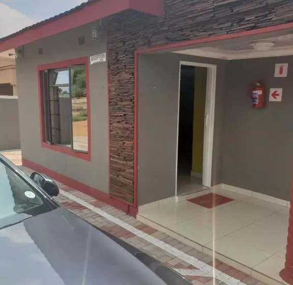 تختخواب و صبحانه Mathlyn Guesthouse Gaborone