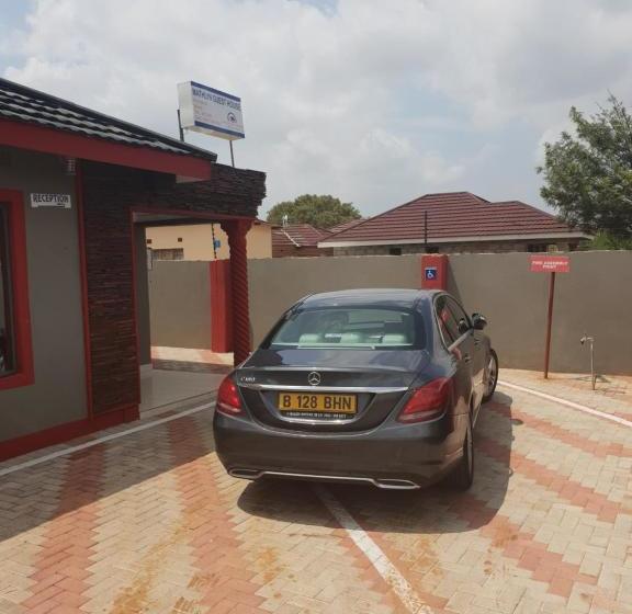 تختخواب و صبحانه Mathlyn Guesthouse Gaborone