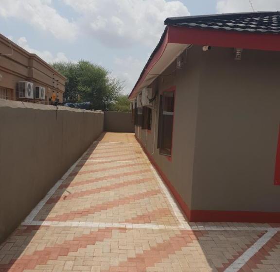 تختخواب و صبحانه Mathlyn Guesthouse Gaborone