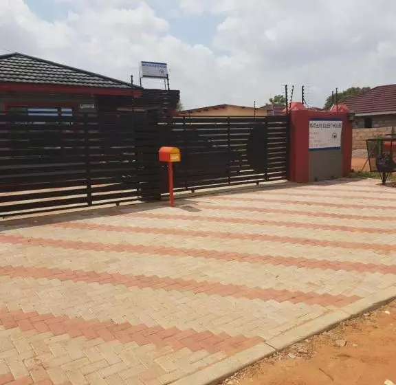 تختخواب و صبحانه Mathlyn Guesthouse Gaborone