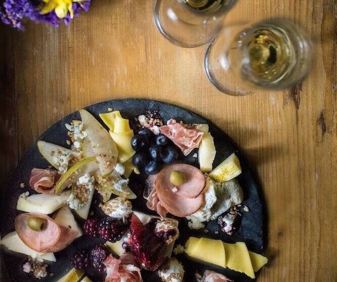 Отель Los Camilos