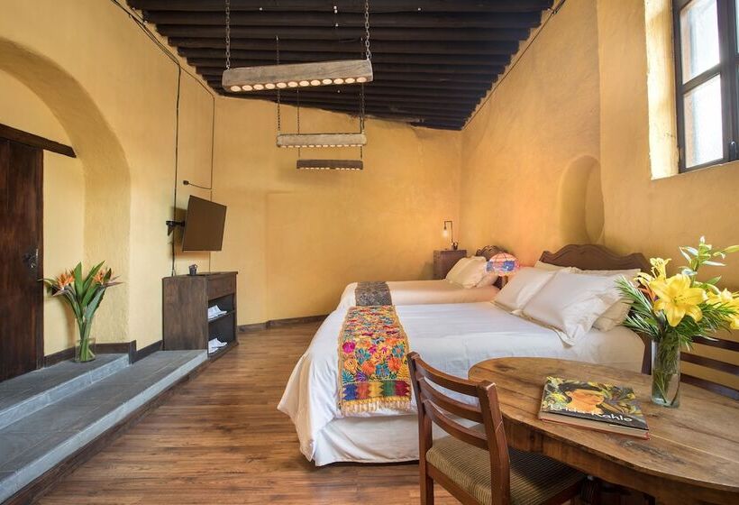 Отель Los Camilos