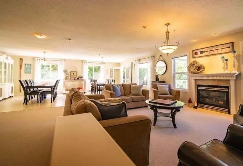 Hotelli Lakeshore Boutique Inn Inc