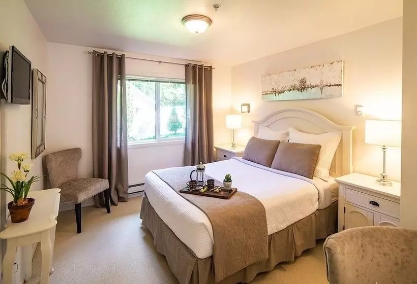 Hotelli Lakeshore Boutique Inn Inc