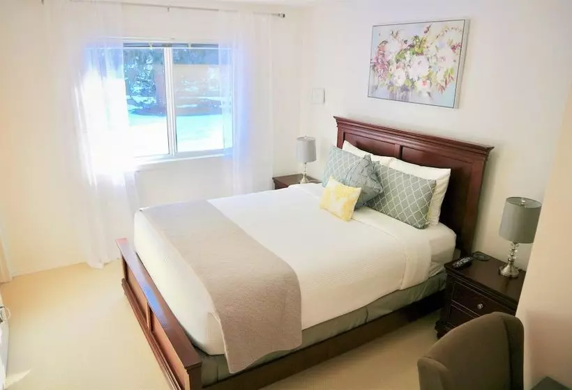 Hotelli Lakeshore Boutique Inn Inc