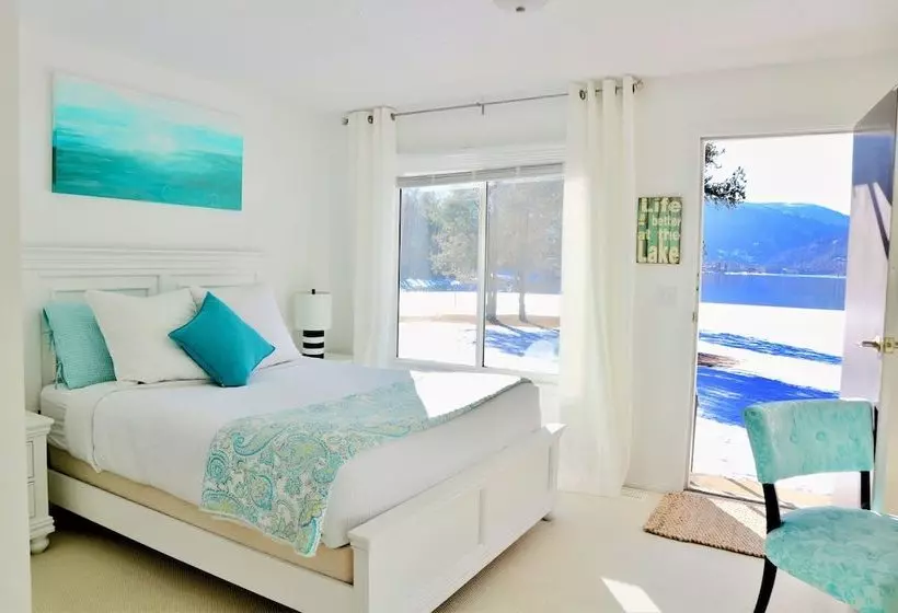 Hotelli Lakeshore Boutique Inn Inc