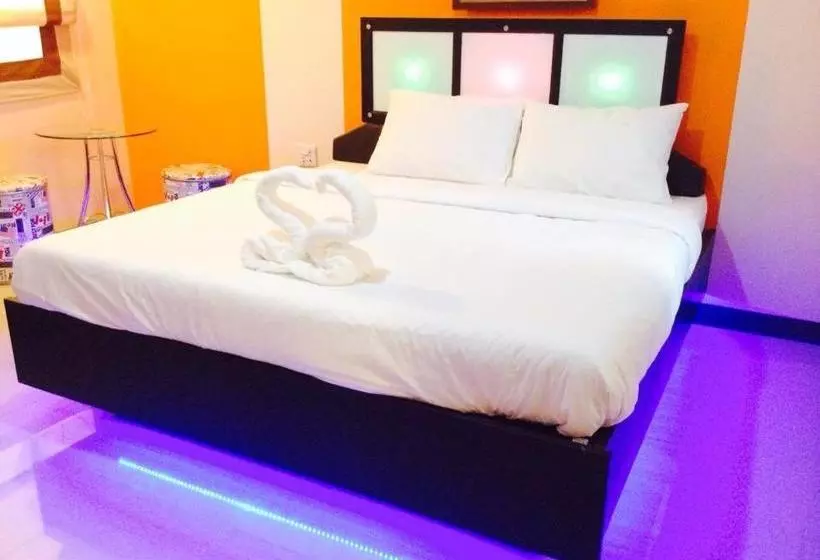 پانسیون Jirapa Modern Resort