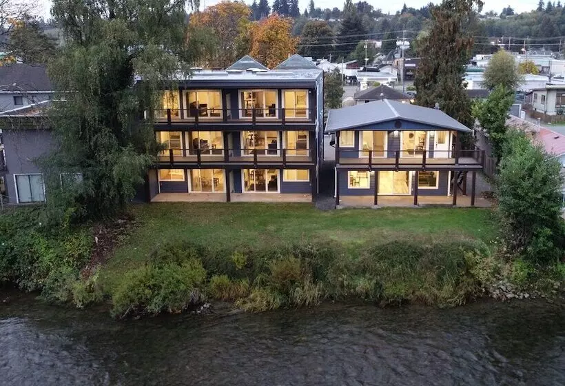 هتل Chateau Riverside