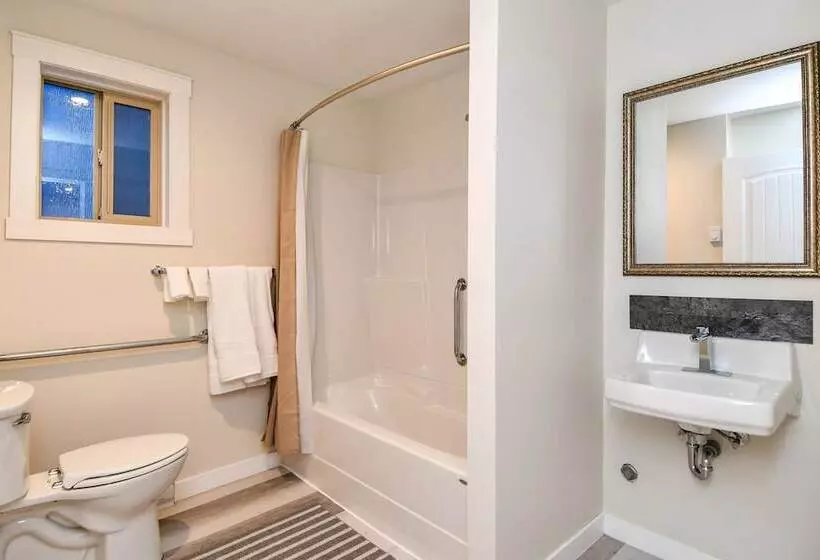 هتل Chateau Riverside