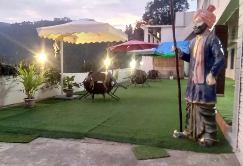 هتل Kausani Retreat