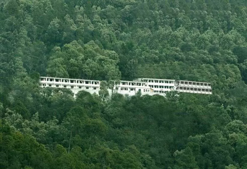 هتل Kausani Retreat