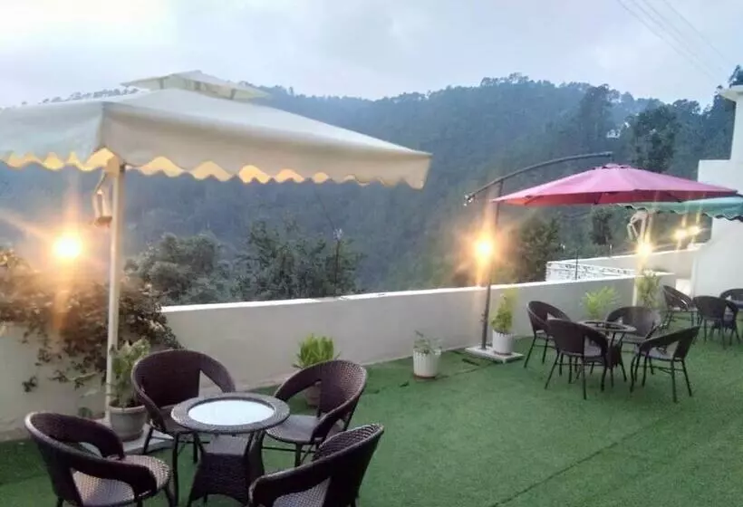 هتل Kausani Retreat