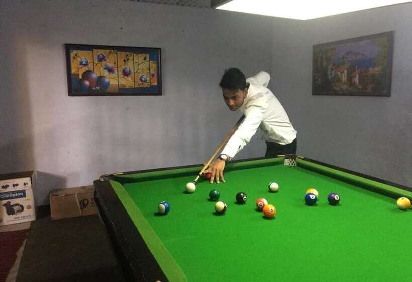 فندق Kausani Retreat