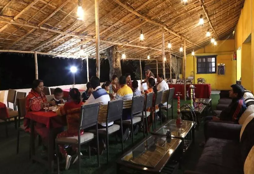 هتل Kausani Retreat