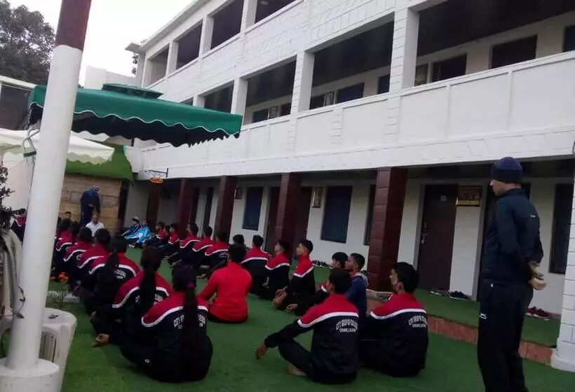 هتل Kausani Retreat