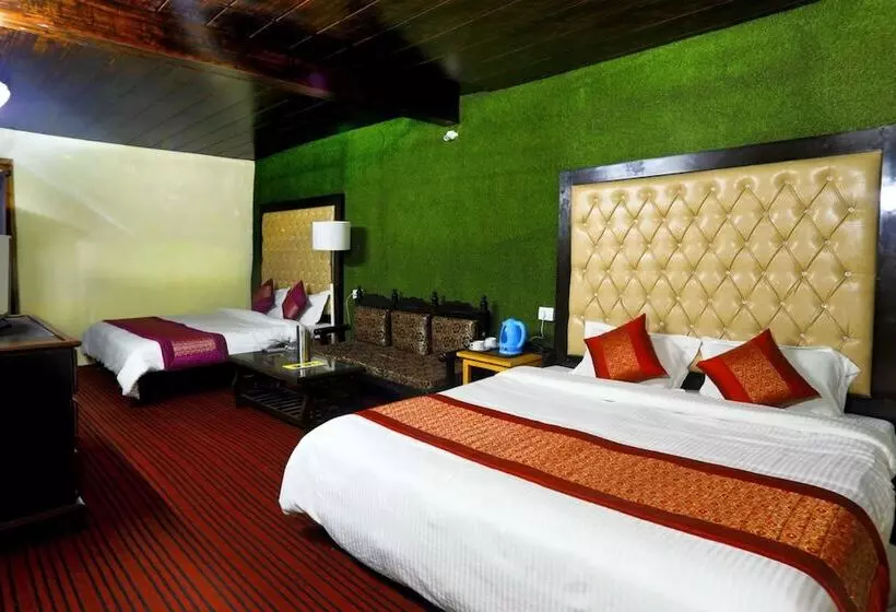 هتل Kausani Retreat