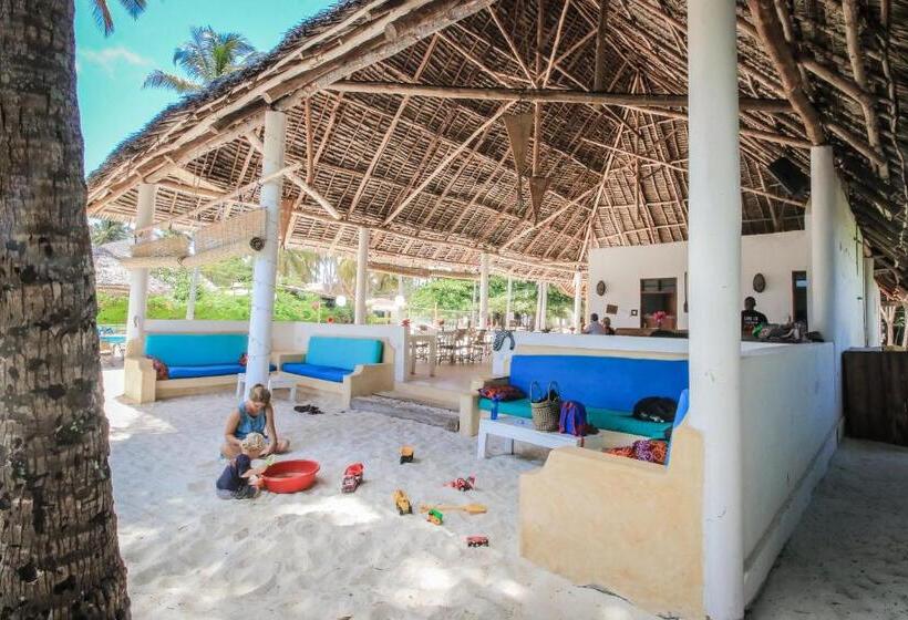 Hostel New Teddy's On The Beach