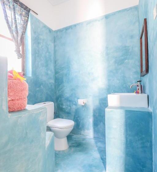 Hostel New Teddy's On The Beach