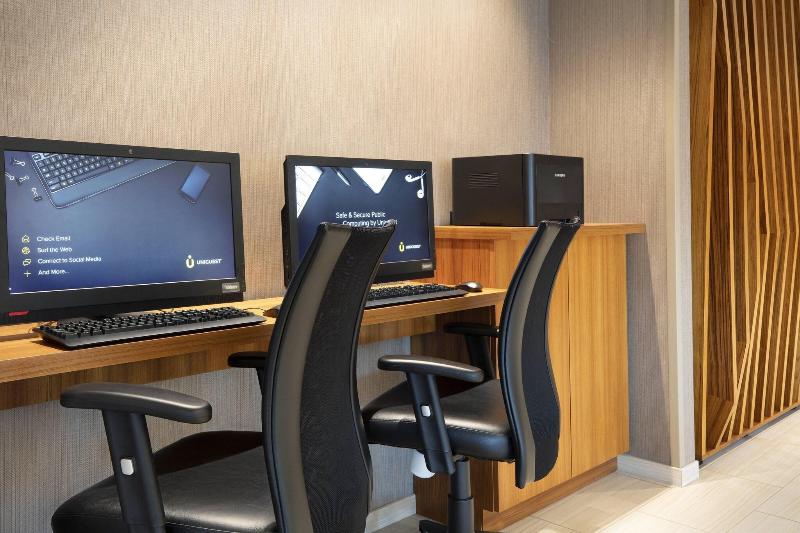 Отель Springhill Suites By Marriott Hampton Portsmouth