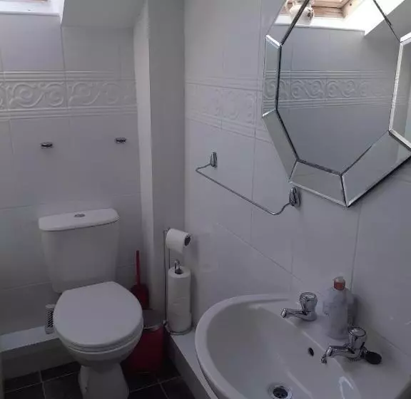 هتل The Carthouse