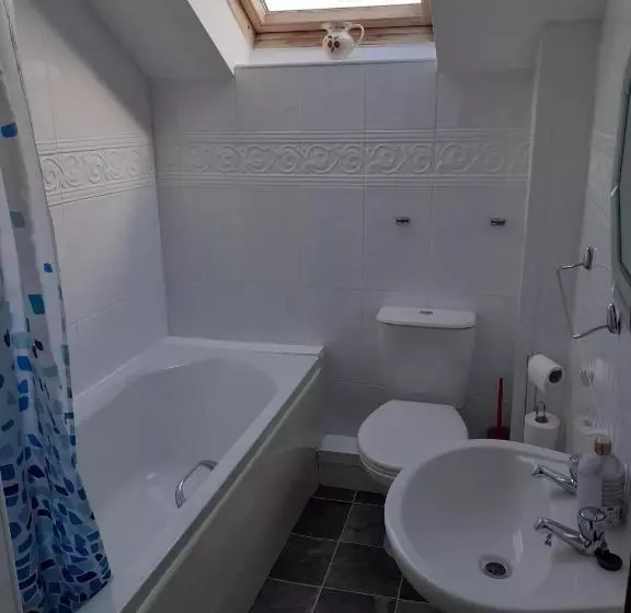 هتل The Carthouse