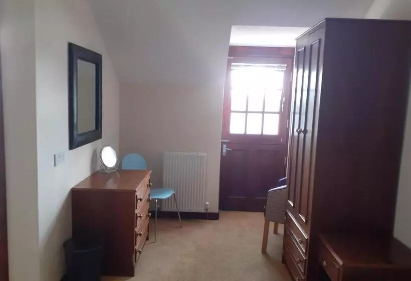 هتل The Carthouse