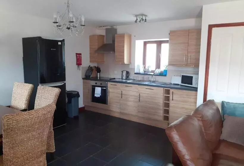 هتل The Carthouse