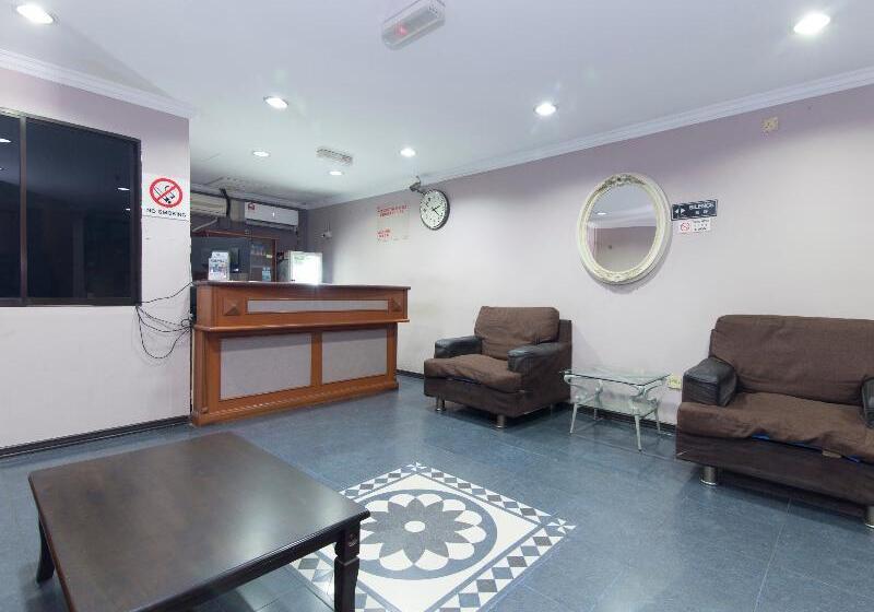 Oyo 472 Comfort Hotel 1