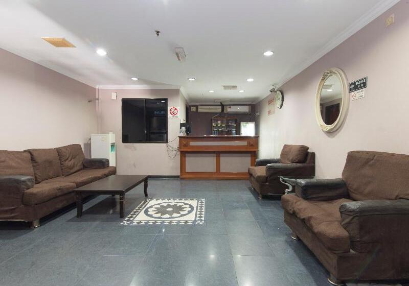 Oyo 472 Comfort Hotel 1