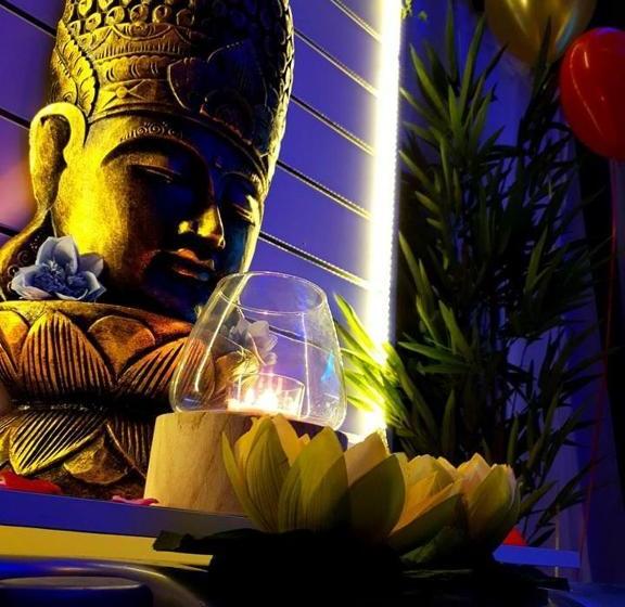 بنسيون Saṃsāra & Nirvana Suite