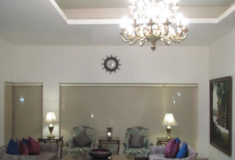 ホテル Econostay Misty Oaks