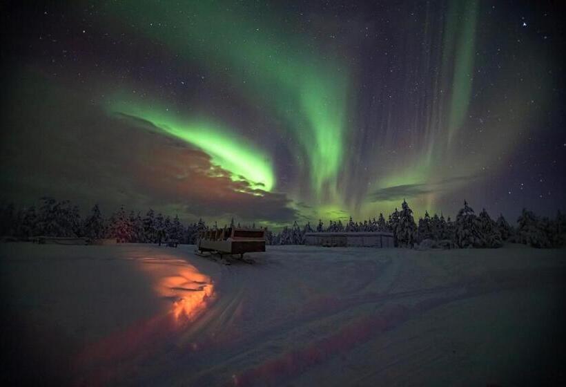 استراحتگاه Northern Lights Village Levi