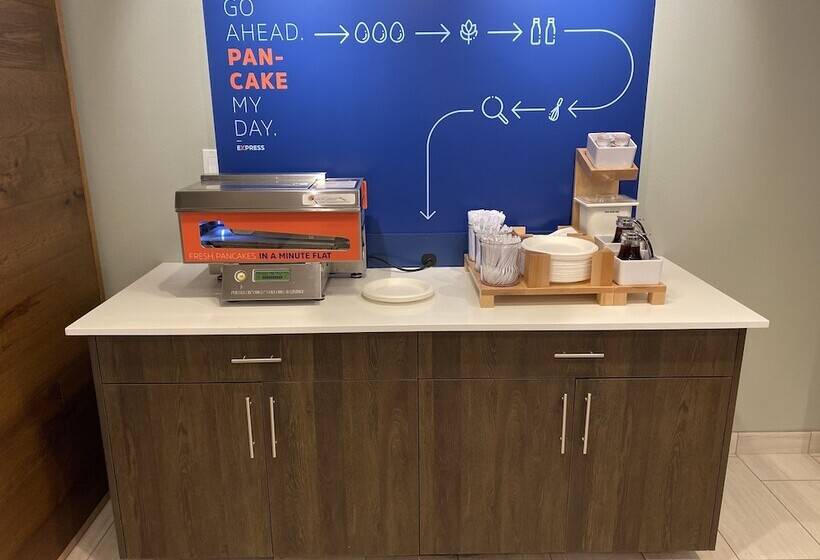 Hotel Holiday Inn Express & Suites Junction, An Ihg