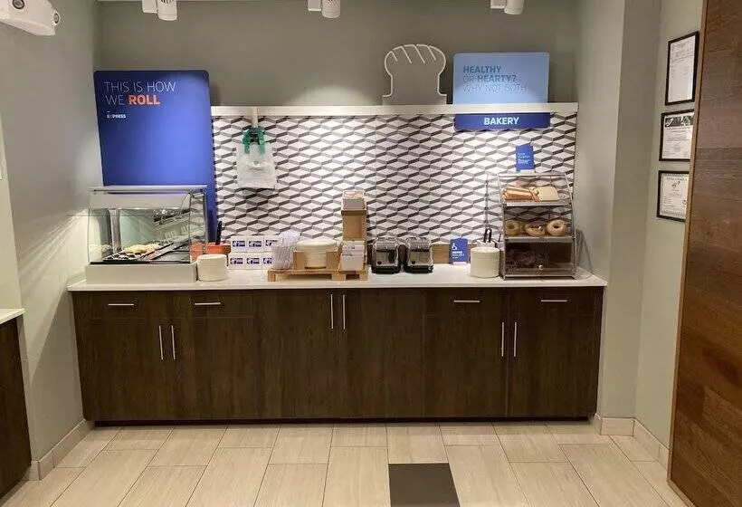 Hotelli Holiday Inn Express & Suites Junction, An Ihg