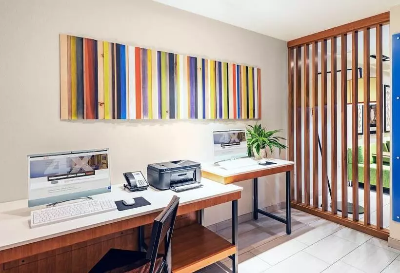 Hotelli Holiday Inn Express & Suites Junction, An Ihg