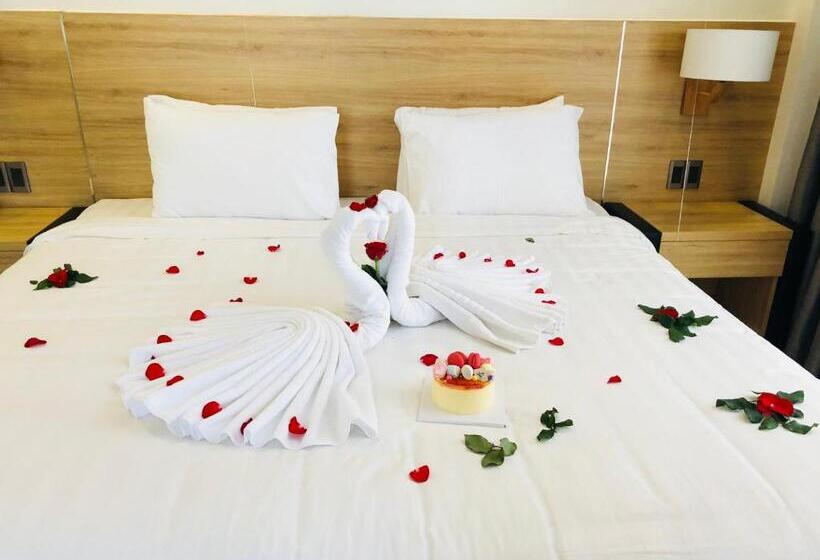 هتل Lily Apartment