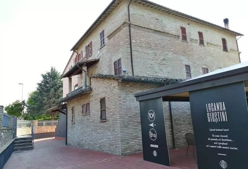 ホテル Locanda Giustini