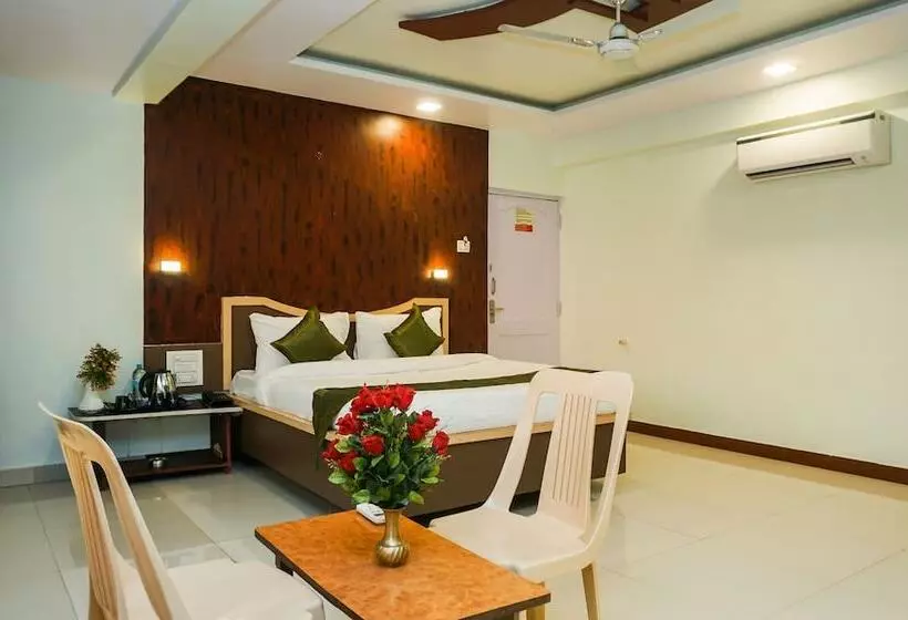 Hotelli Treebo Hillway Inn Main Market