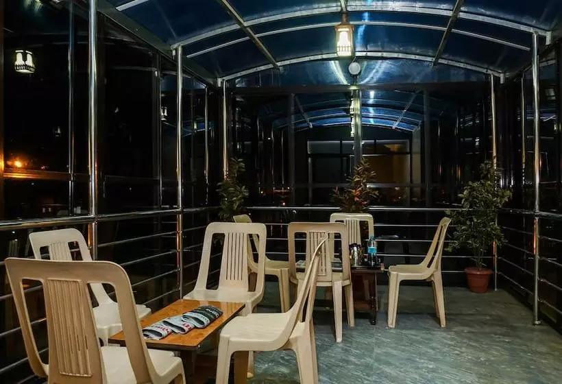 Hotelli Treebo Hillway Inn Main Market