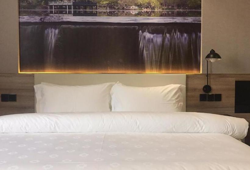 בית מלון כפרי Jinjiang Metropolo  Nanjing Jiangjun Dadao Hehai University Branch