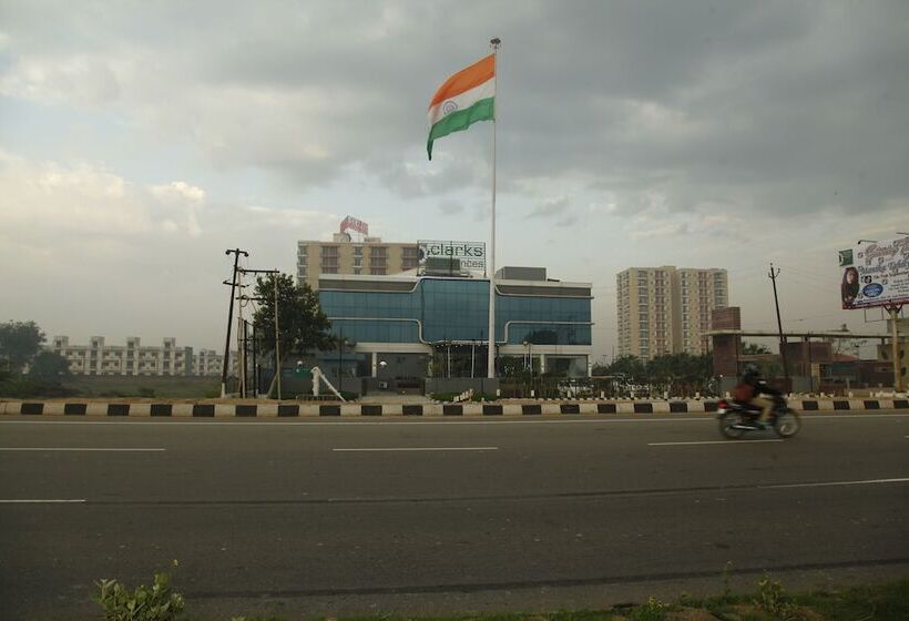 Hotel Clarks Residences Vrindavan