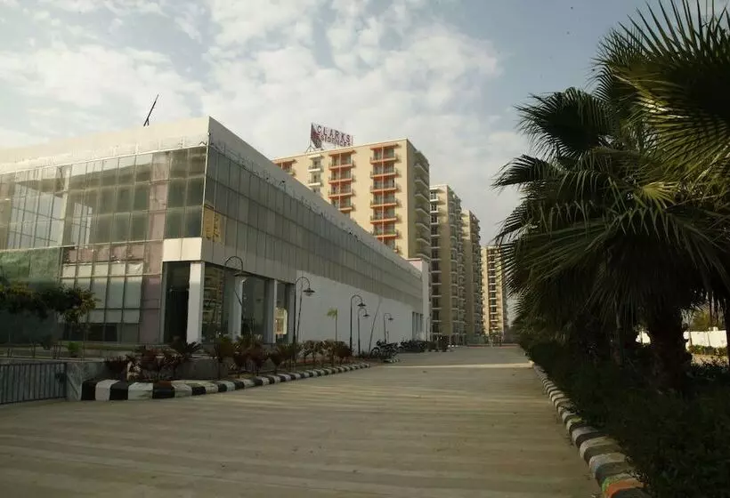 ホテル Clarks Residences Vrindavan