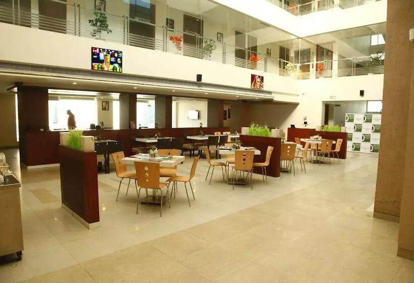 ホテル Clarks Residences Vrindavan