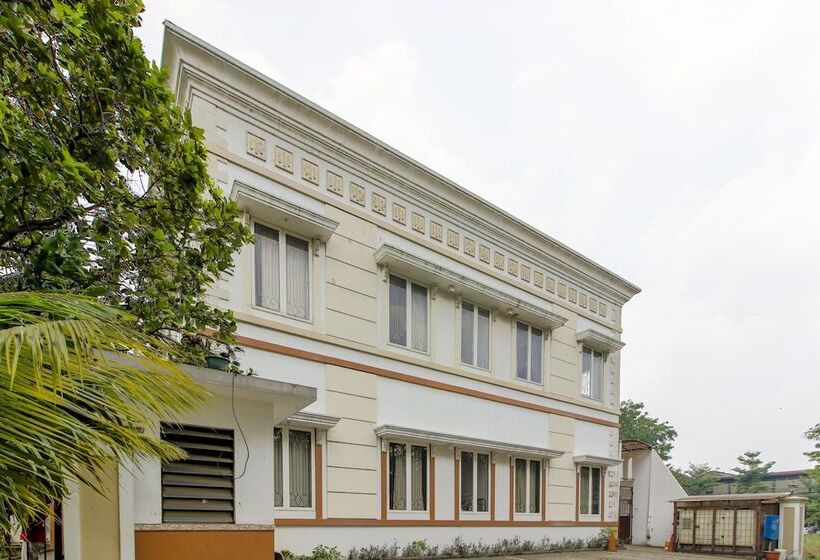 Pensjonat Reddoorz @ Permata Sari Karawaci